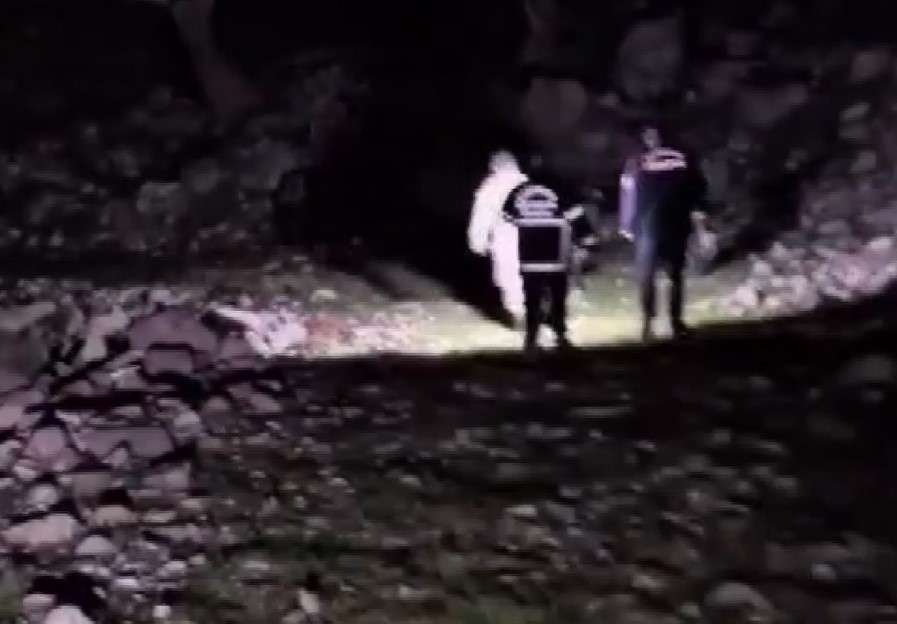 Gaziantep&rsquo;te ot toplamak i&ccedil;in gittiği ormanlık alanda mahsur kalan şahıs kurtarıldı
