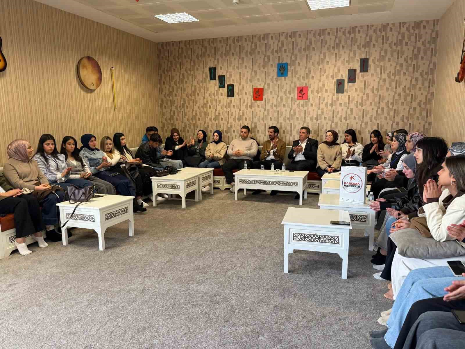 Patnos&rsquo;ta "Gelenek ve Modernlik" temalı bilim kafe buluşması
