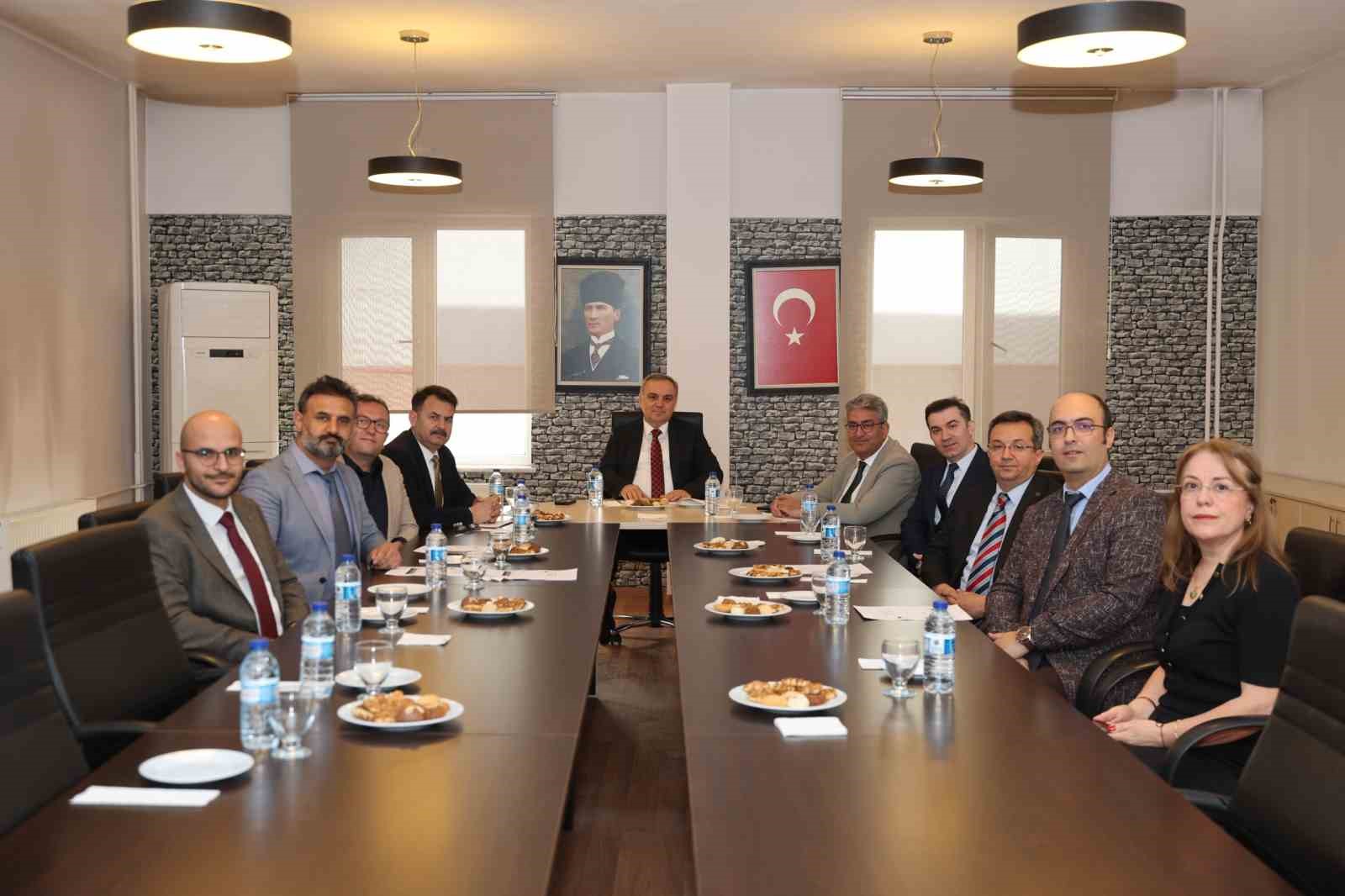 Rekt&ouml;r Altun&rsquo;dan Diş Hekimliği Fak&uuml;ltesi&rsquo;ne ziyaret
