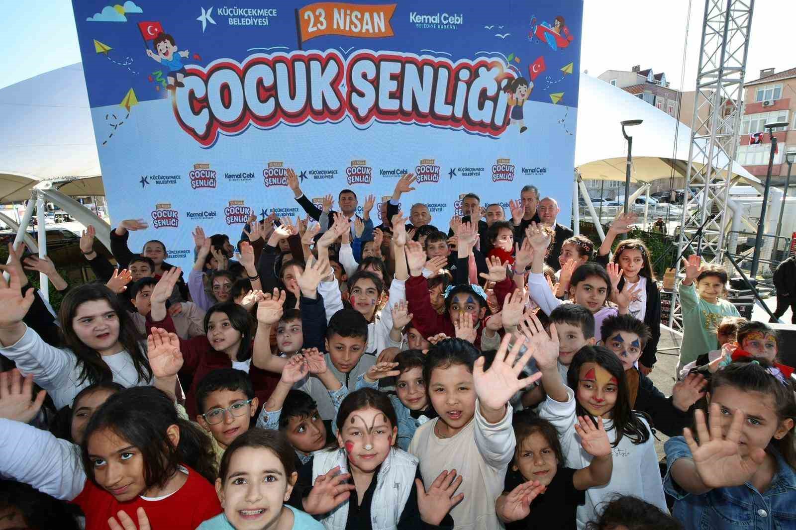 K&uuml;&ccedil;&uuml;k&ccedil;ekmece&rsquo;de 23 Nisan, g&uuml;n boyu s&uuml;ren etkinliklerle kutlandı
