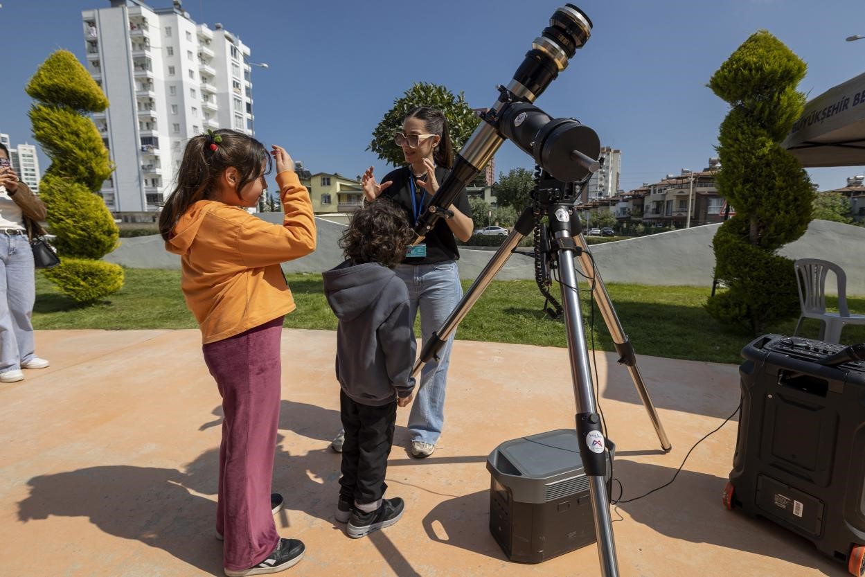 Mersin&rsquo;de 23 Nisan coşkusu bilimden doğaya taştı
