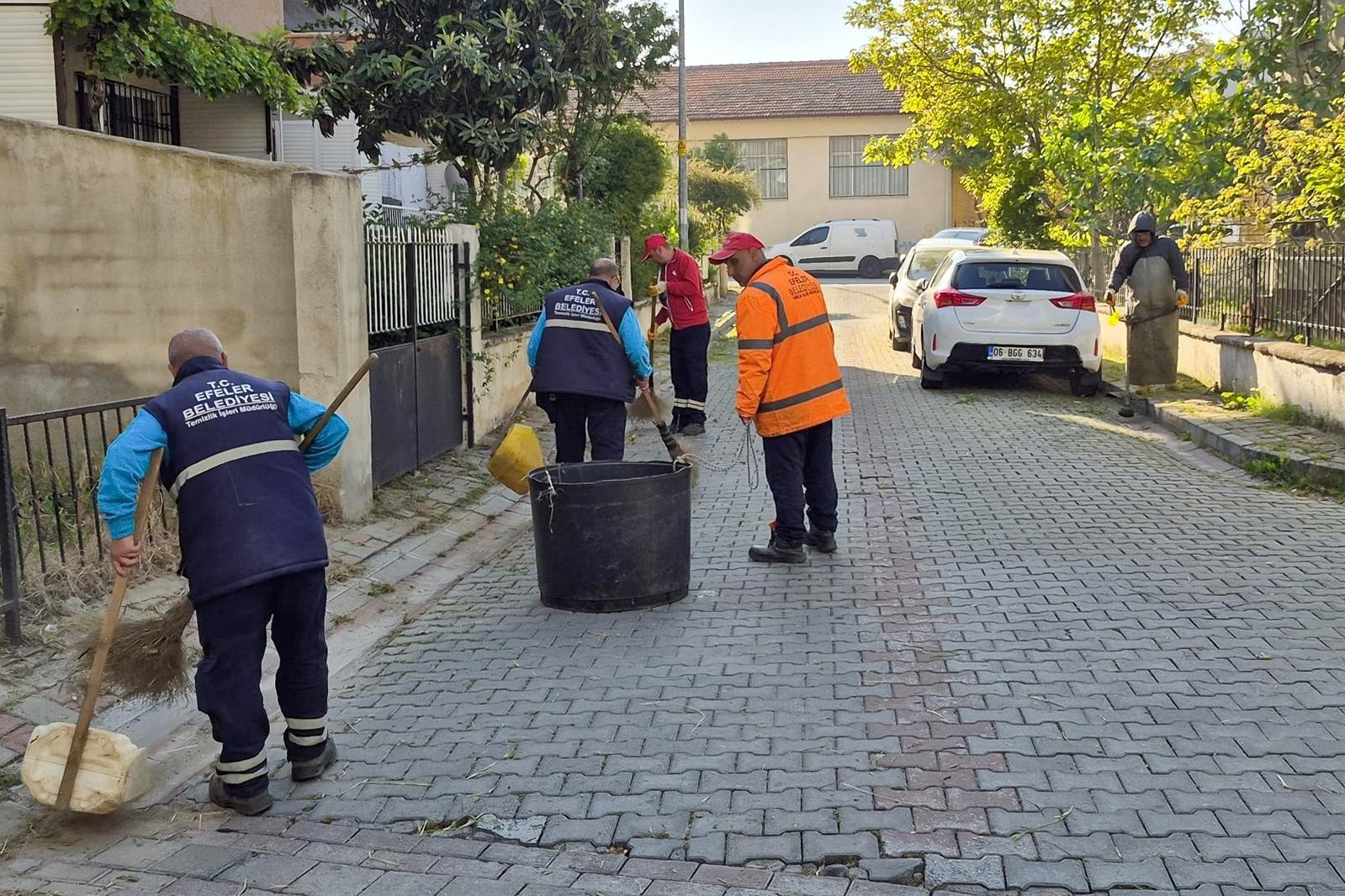 Efeler Belediyesi ekipleri kent genelinde çalışmalarını sürdürüyor