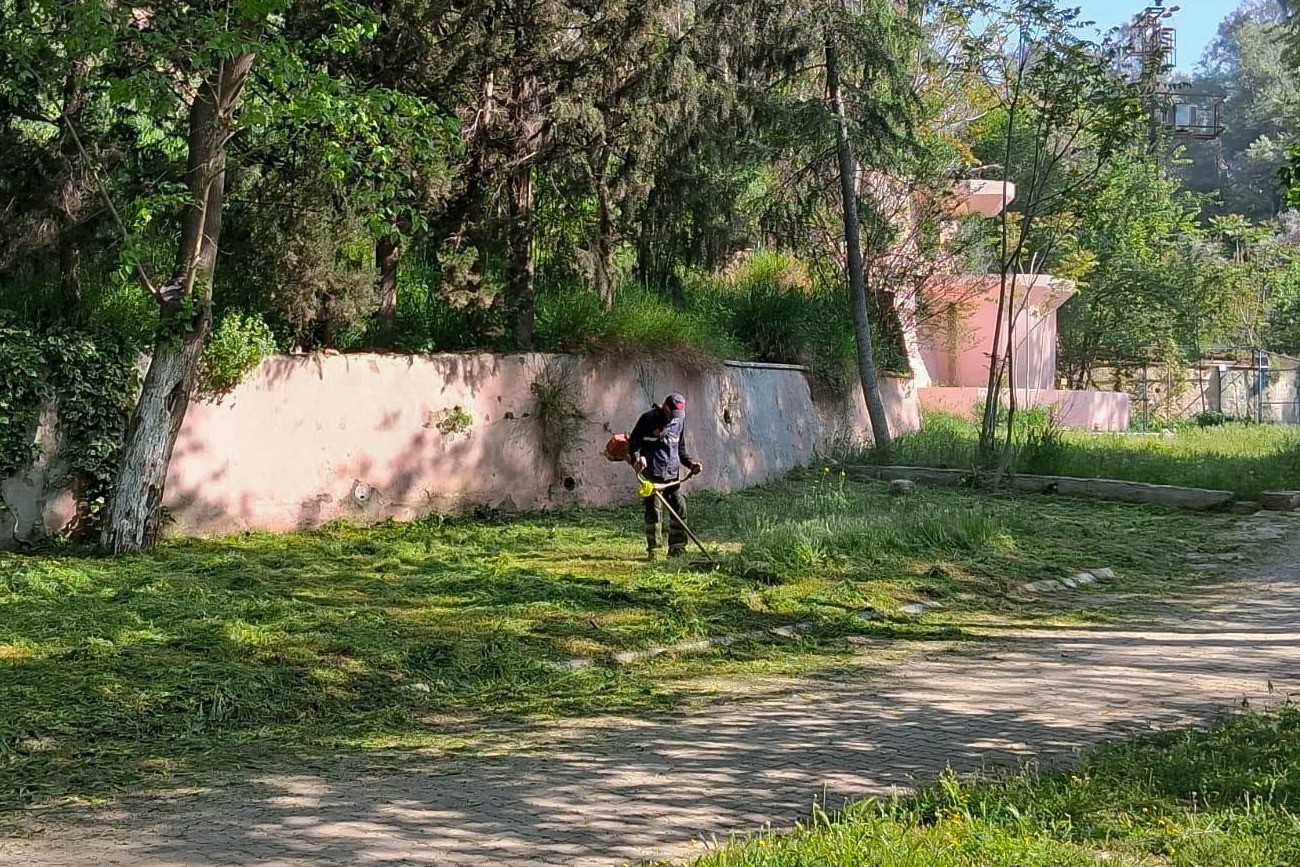 Efeler Belediyesi ekipleri kent genelinde &ccedil;alışmalarını s&uuml;rd&uuml;r&uuml;yor
