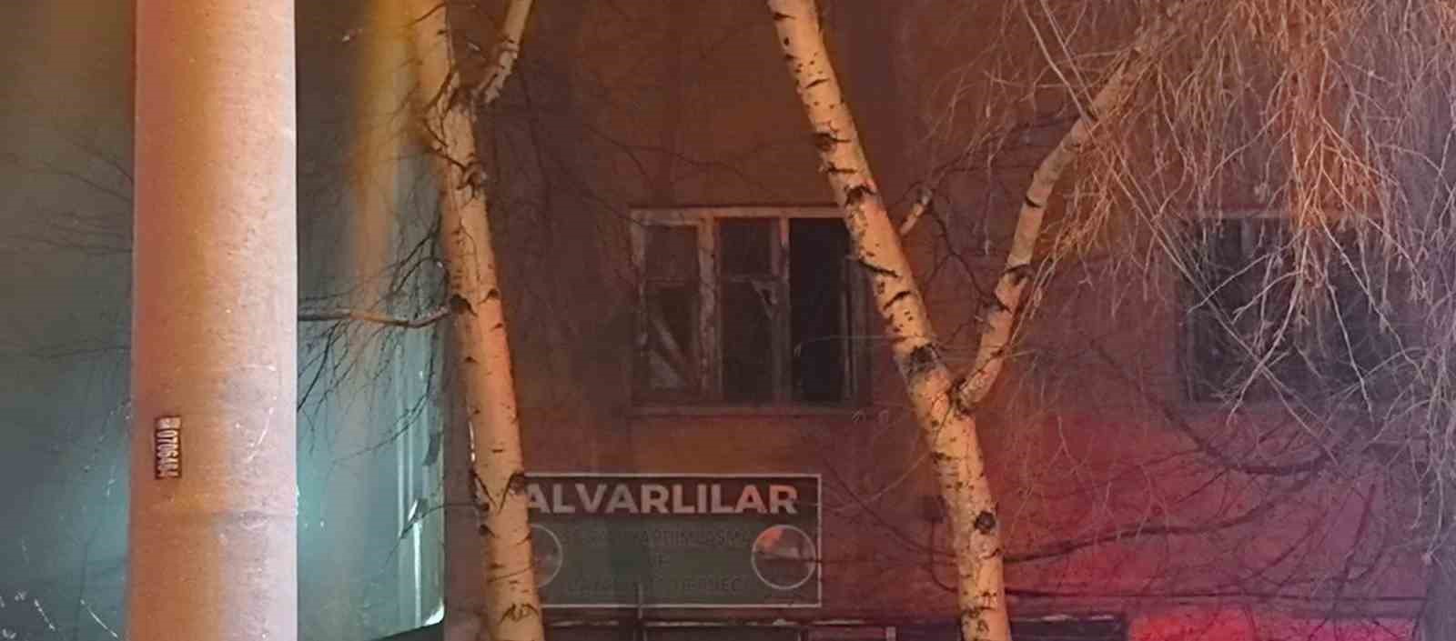 Erzurum&rsquo;da metruk binada korkutan yangın
