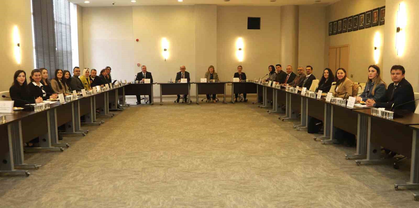 K&uuml;tahya iş d&uuml;nyası &rsquo;s&uuml;rd&uuml;r&uuml;lebilirlik&rsquo; i&ccedil;in bir araya geldi
