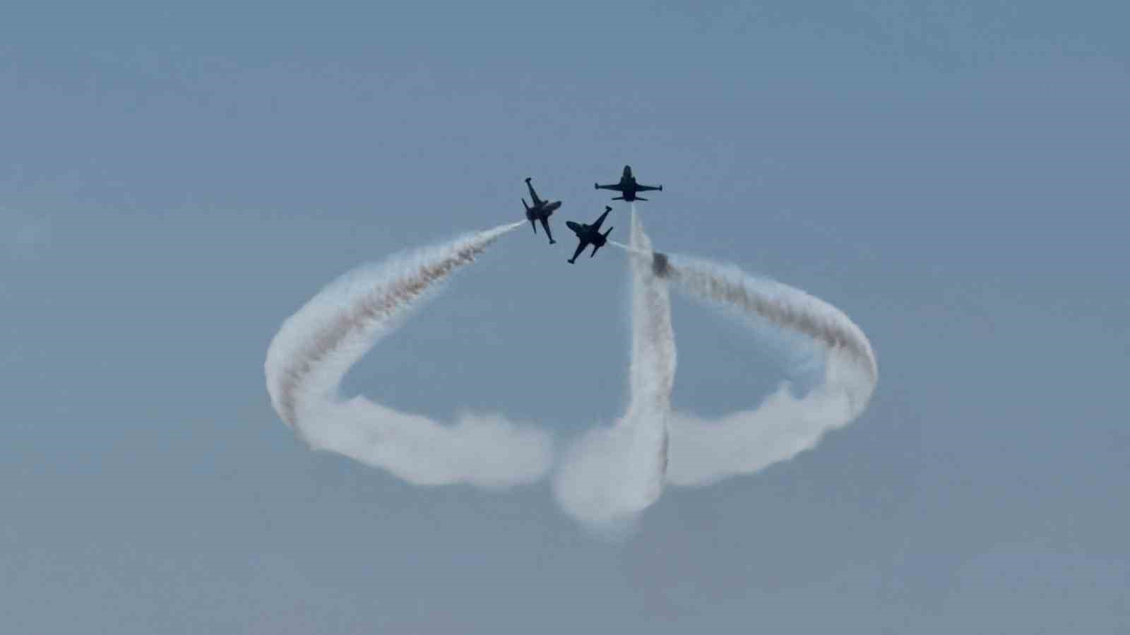 &Ccedil;anakkale Kara Savaşları&rsquo;nın 111. yıl d&ouml;n&uuml;m&uuml; etkinlikleri Şehitler Abidesi&rsquo;nde t&ouml;renle başladı
