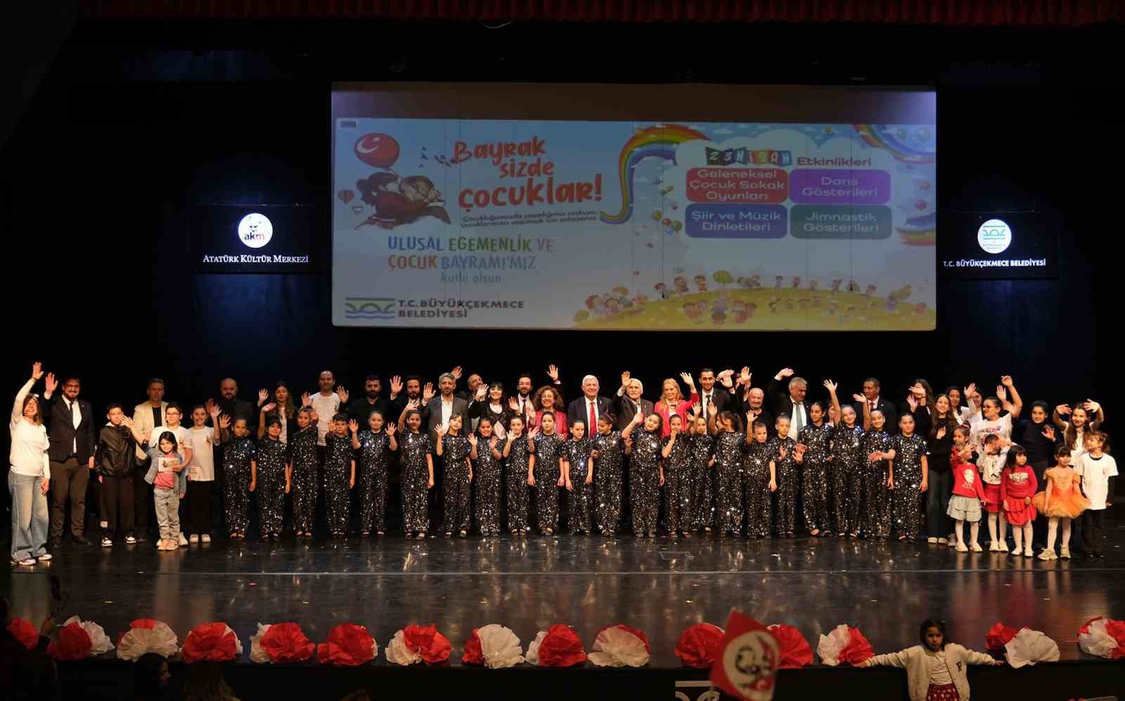 B&uuml;y&uuml;k&ccedil;ekmece&rsquo;de 23 Nisan coşkuyla kutlandı
