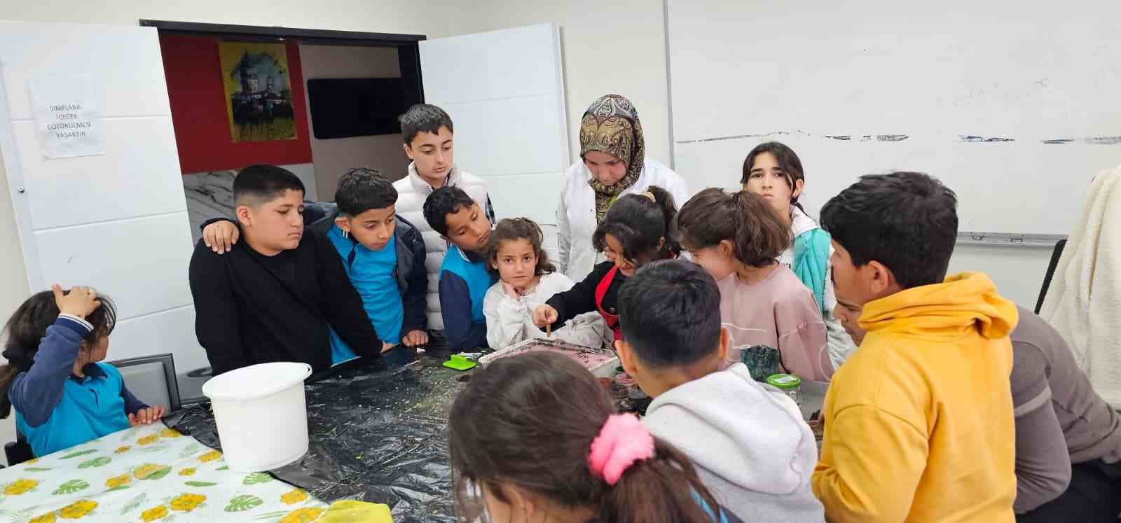 Hask&ouml;y&rsquo;de ebru sanatına yoğun ilgi
