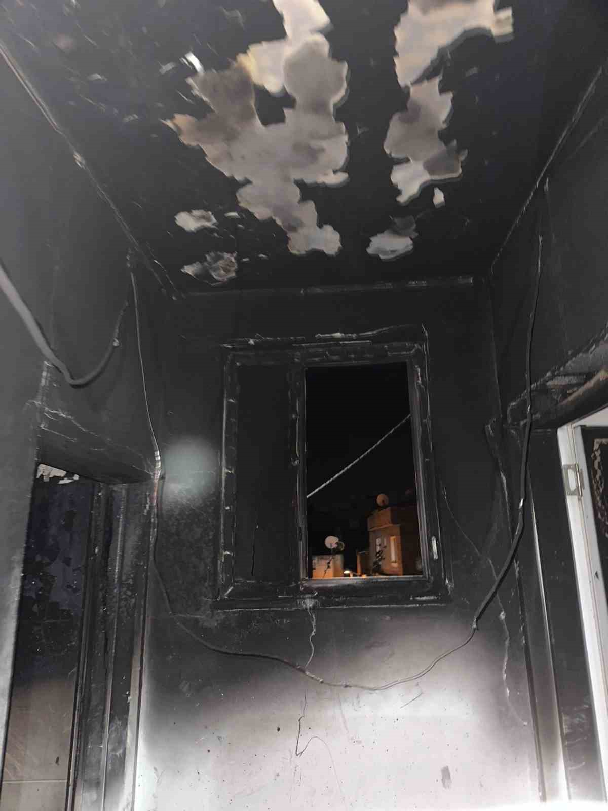 Diyarbakır&rsquo;da otel odasında yangın: 3 kişi kurtarıldı
