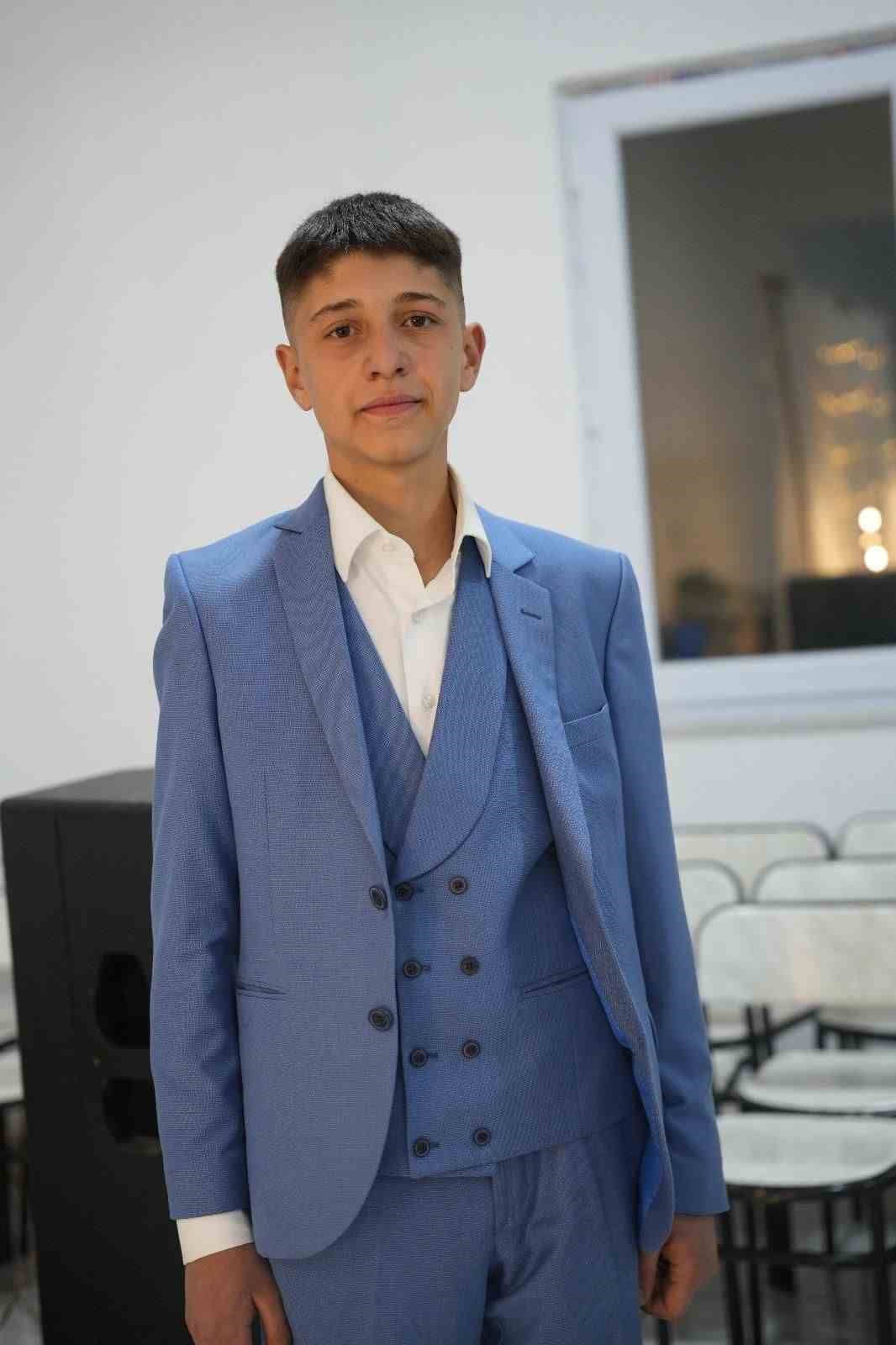 Katil zanlısı &ccedil;ocuk, yaşı kadar ceza aldı
