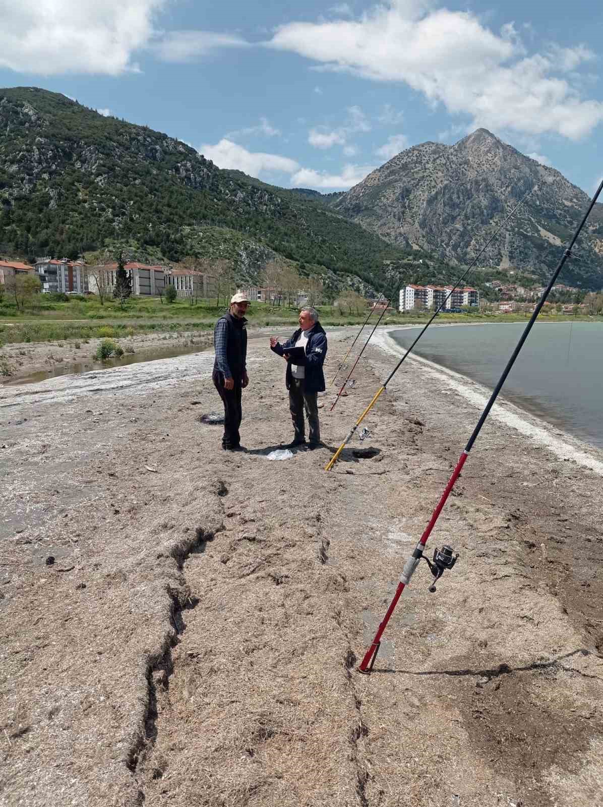 Eğirdir G&ouml;l&uuml;&rsquo;nde amat&ouml;r balık&ccedil;ılık alanları yeniden d&uuml;zenlendi
