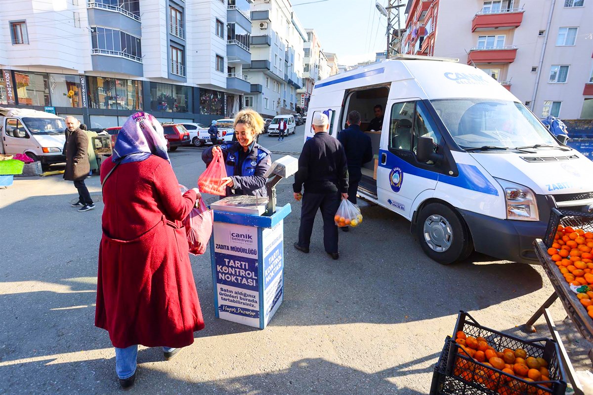 Canik&rsquo;te Mobil Zabıta &Ccedil;&ouml;z&uuml;m Merkezi ile talep ve &ouml;neriler yerinde dinleniyor
