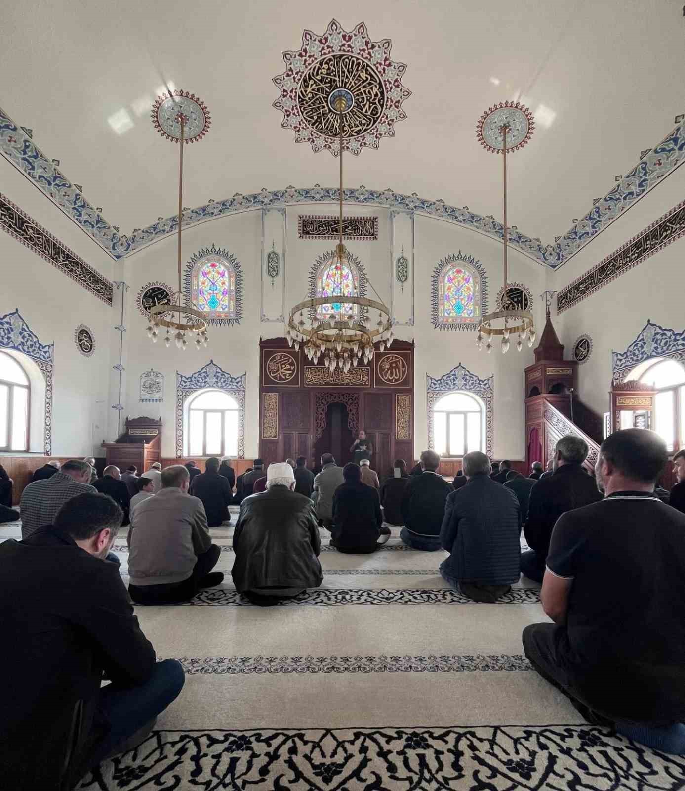 Bayburt&rsquo;ta cemaate bağımlılık bilgilendirmesi
