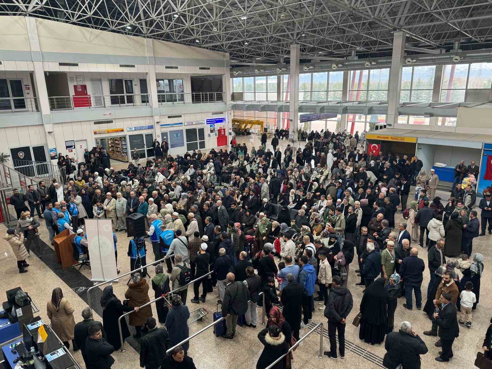 Son hacı kafilesi de yola çıktı