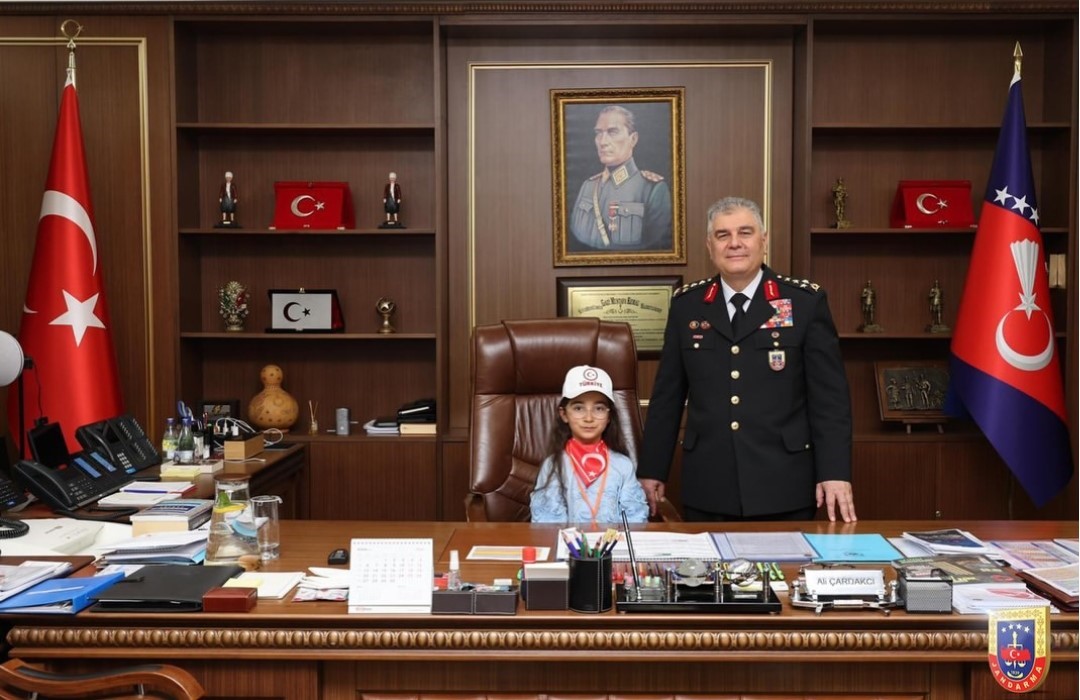 Diyadinli &ouml;ğrenciye 23 Nisan&rsquo;da unutulmaz g&ouml;rev
