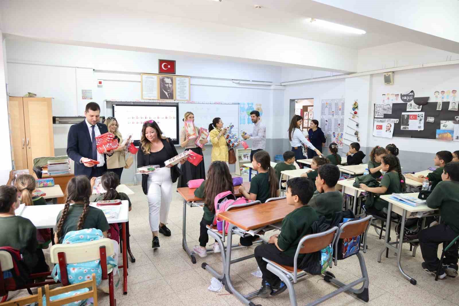 Adana&rsquo;da &ccedil;ocuklar unutulmadı
