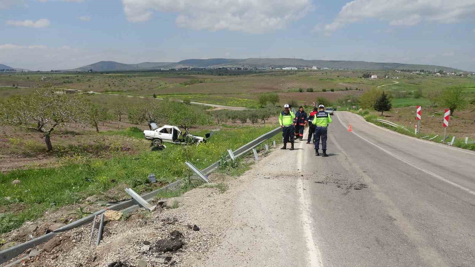 Kilis&rsquo;te kontrolden &ccedil;ıkan Tofaş fıstık tarlasına girdi: 4 yaralı
