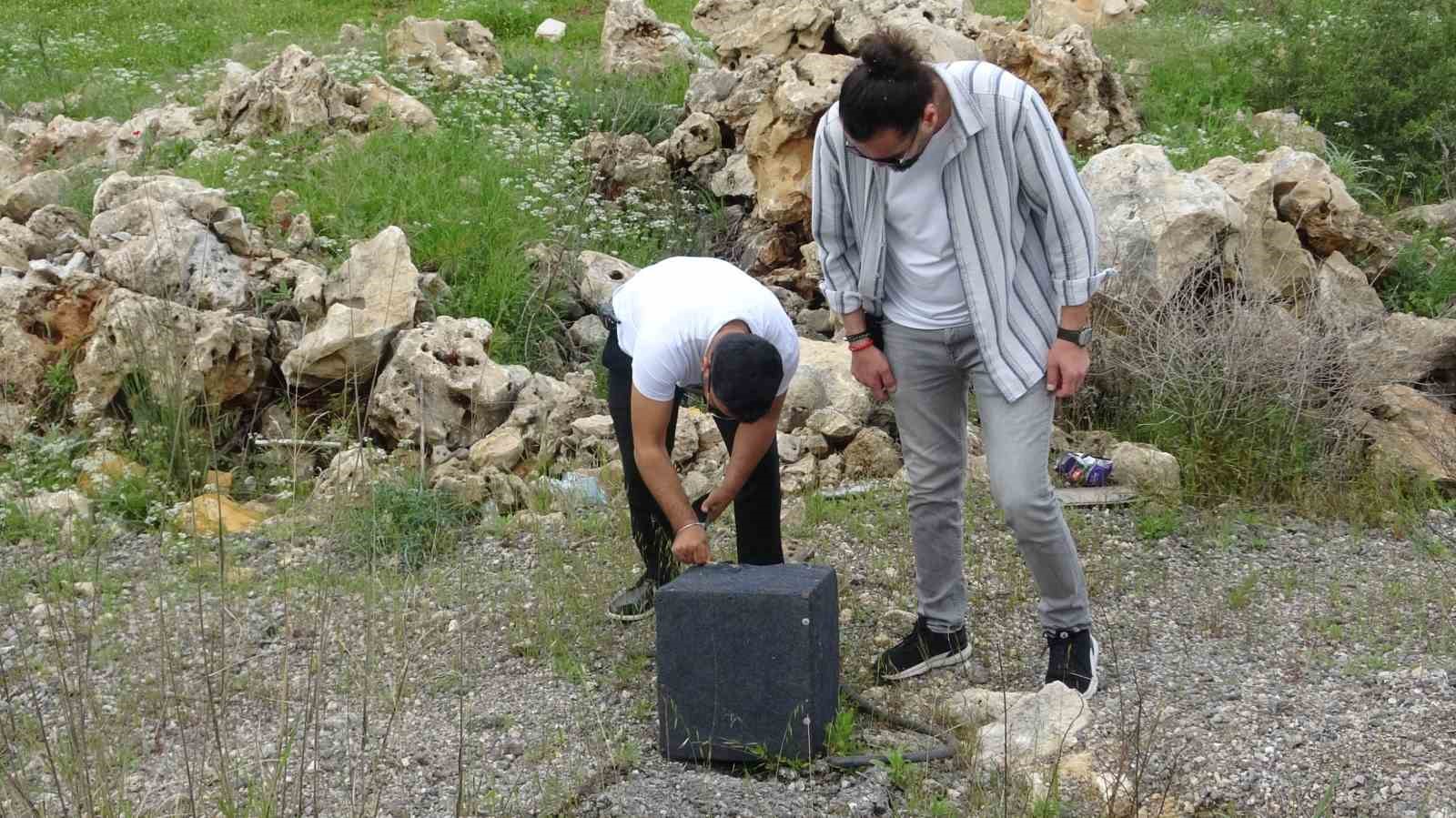 Mersin&rsquo;de bı&ccedil;aklanarak &ouml;ld&uuml;r&uuml;len kadının katil zanlısı kocası Antalya&rsquo;da 20 kilometrelik kovalamacayla yakalandı
