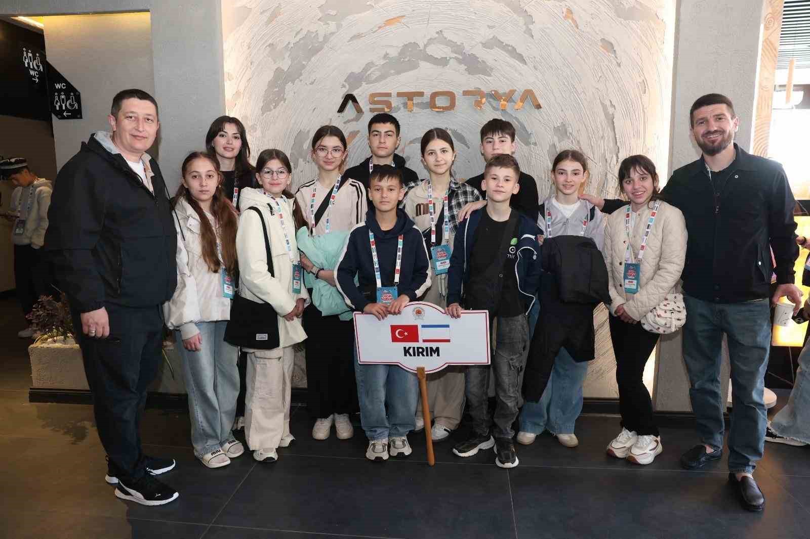 T&uuml;rk d&uuml;nyası &ccedil;ocukları Balonya ve Astorya&rsquo;ya hayran kaldı
