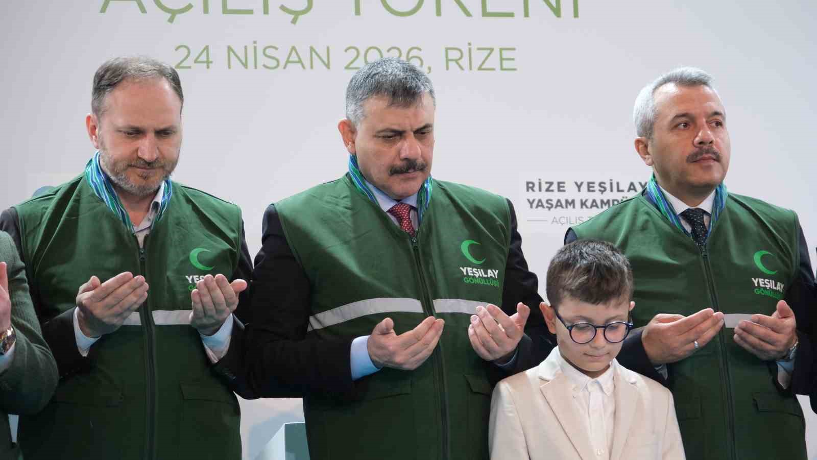 Bakan &Ccedil;ift&ccedil;i: "Bağımlılık yalnızca bireyleri ilgilendiren bir zafiyet değil, aynı zamanda toplumsal bir meseledir"
