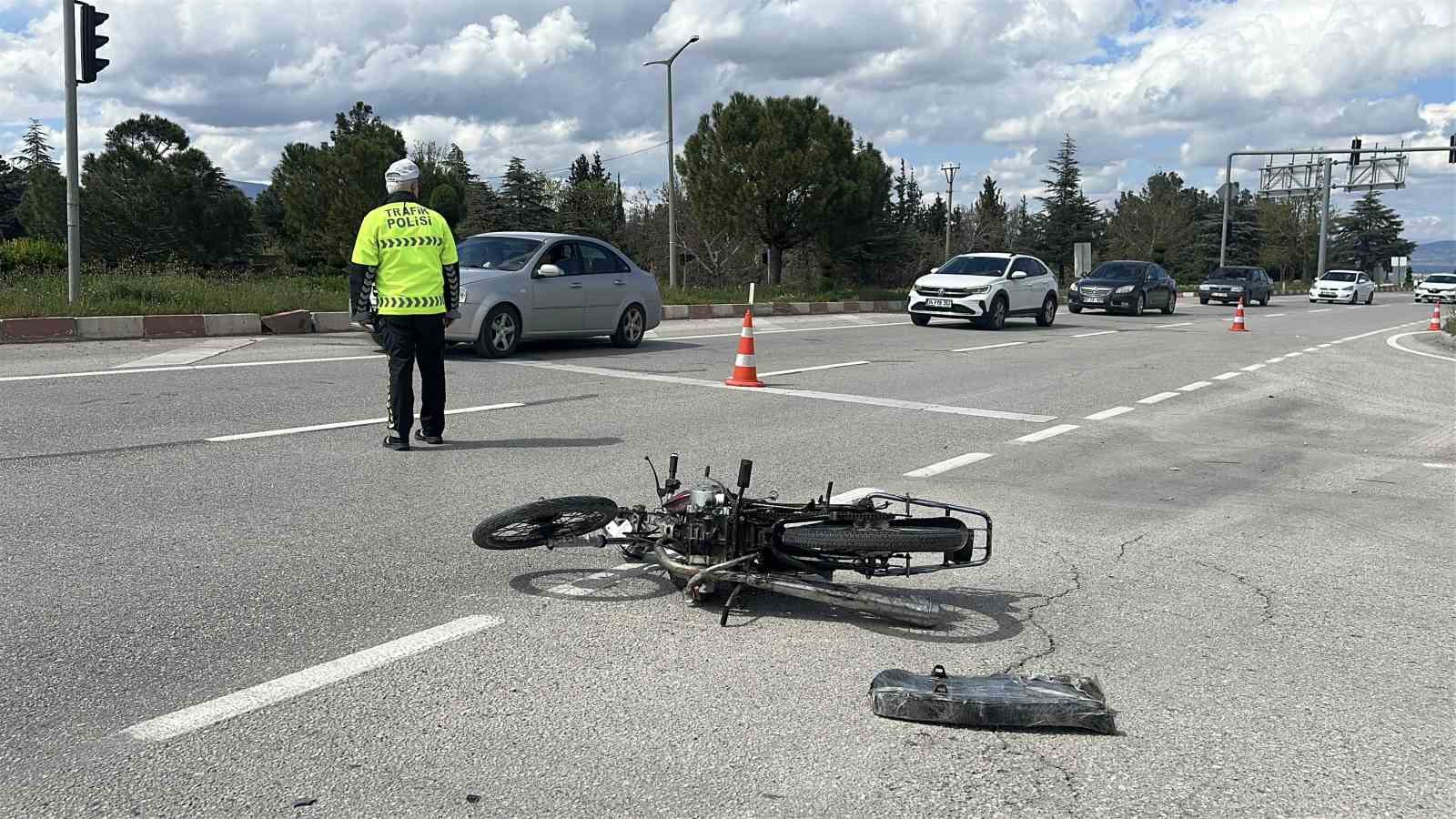 Burdur&rsquo;da otomobil ile motosiklet &ccedil;arpıştı: 2 yaralı
