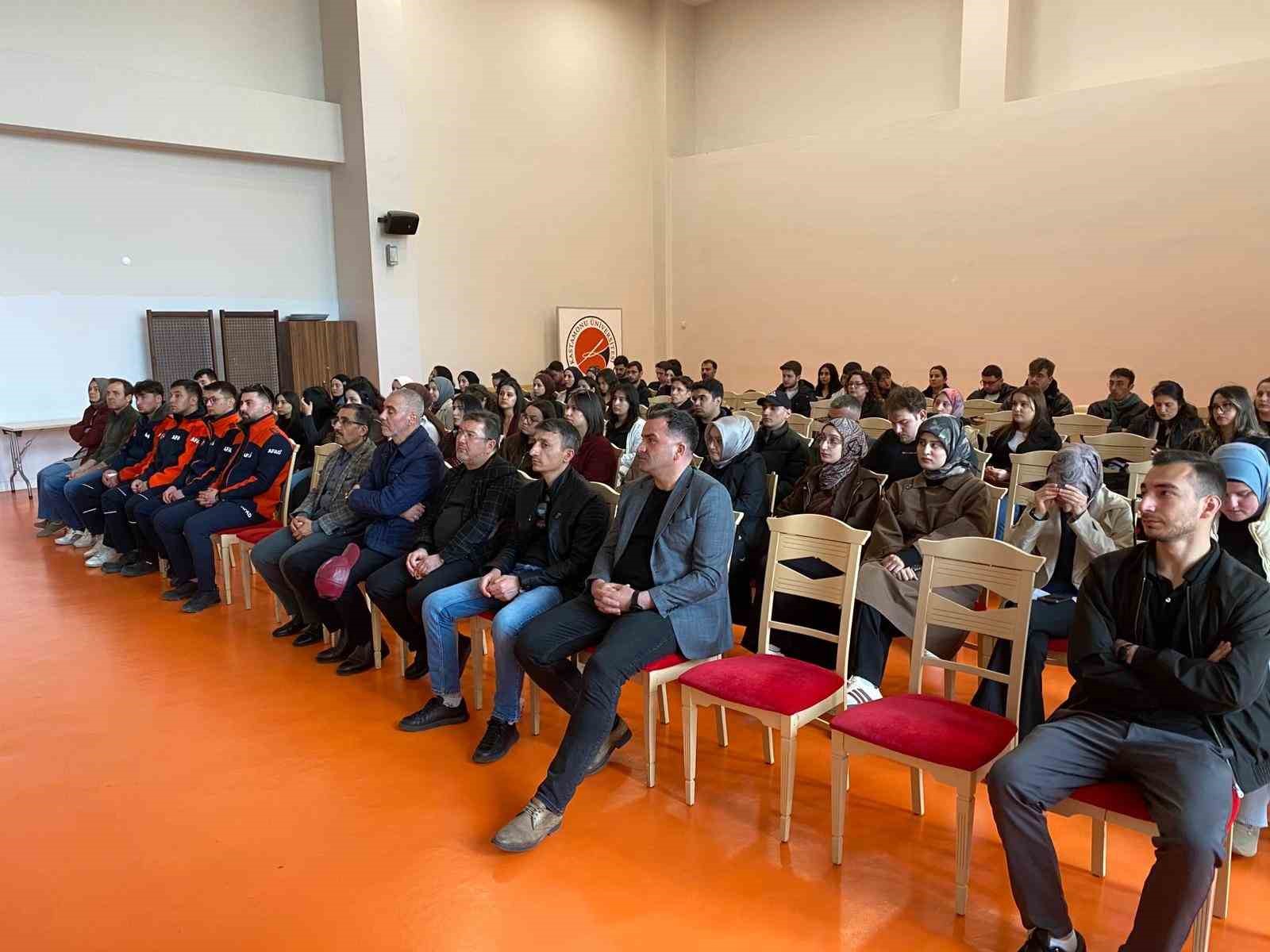 &Uuml;niversite &ouml;ğrencilerine uygulamalı "afet" eğitimi
