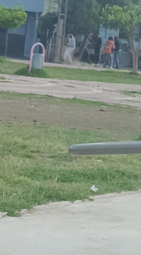 Adana’da tüfekli sopalı kavga kamerada