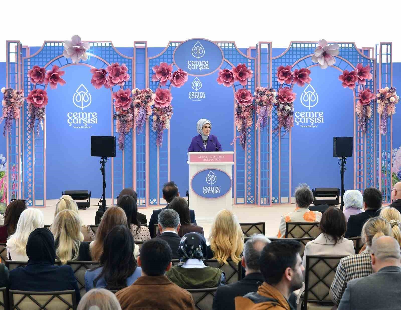 Emine Erdoğan, TOGEM-DER&rsquo;in geleneksel "Cemre &Ccedil;arşısı"nın a&ccedil;ılışına katıldı
