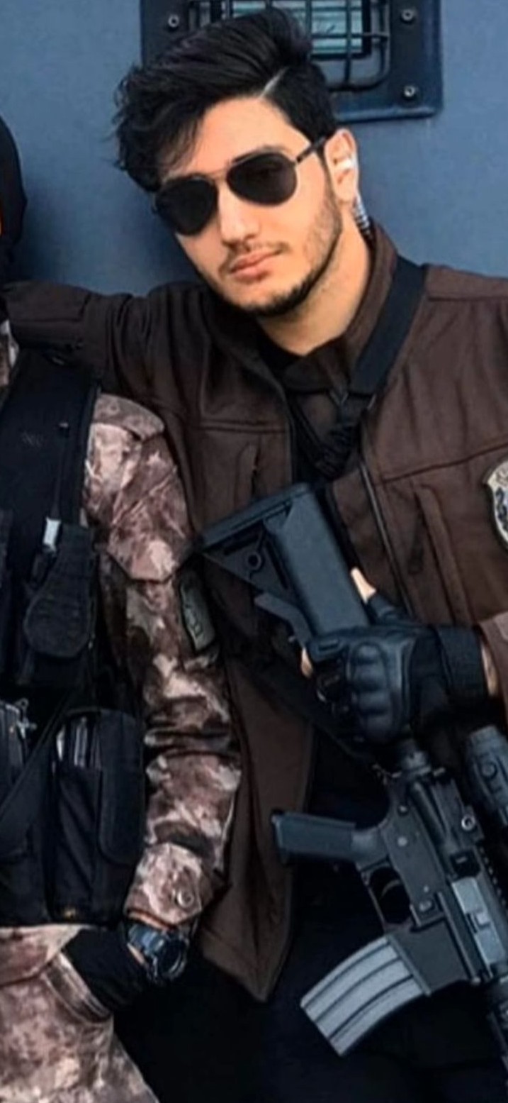 Mustafa T&uuml;rkay Sonel&rsquo;in uzun namlulu silahlarla &ccedil;ektiği fotoğraflar ortaya &ccedil;ıktı
