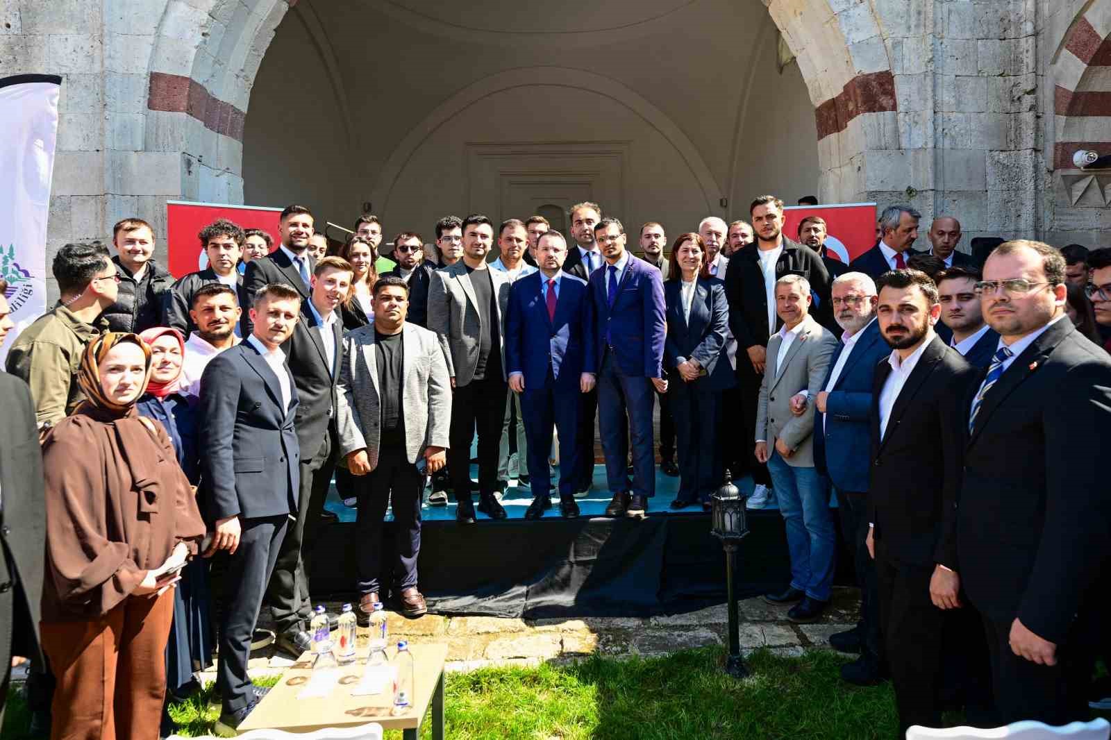 Bakan G&uuml;rlek Edirne&rsquo;de gen&ccedil;lerle buluştu: "Adaleti hızlandırmak en b&uuml;y&uuml;k hedefimiz"
