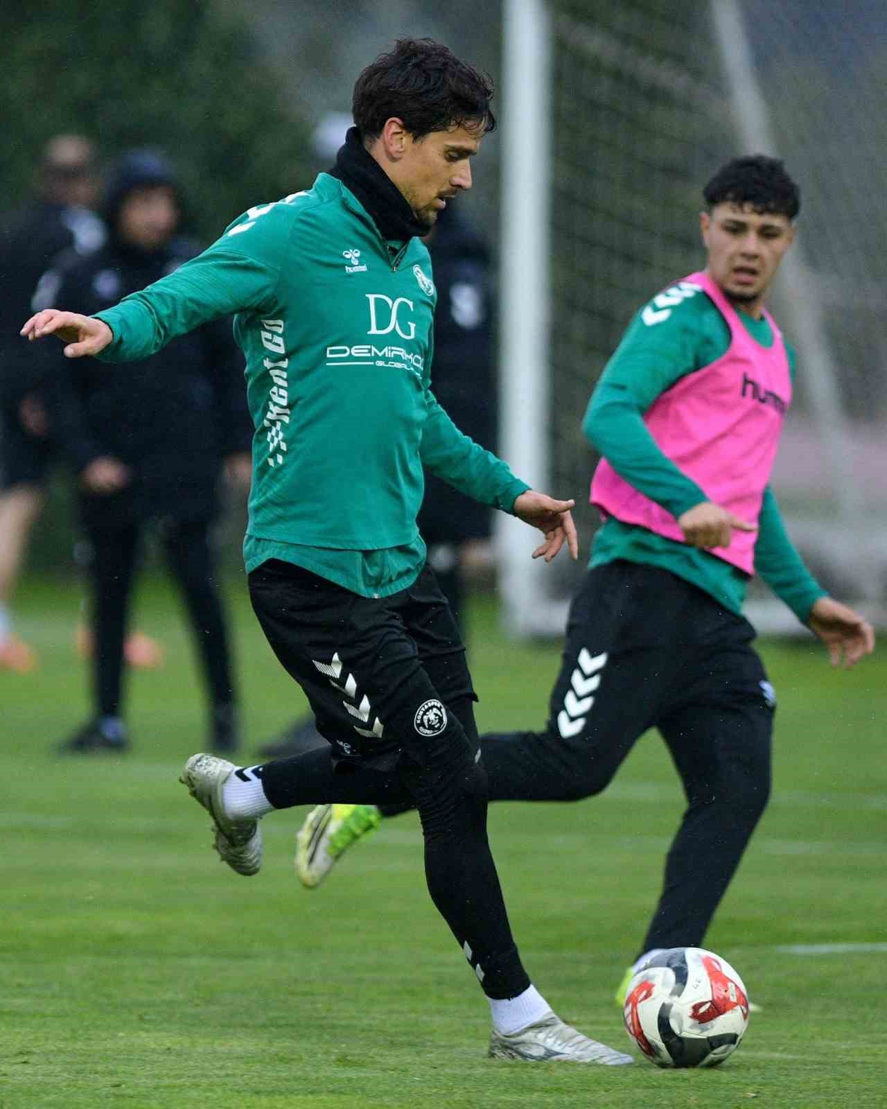 Konyaspor, Trabzonspor ma&ccedil;ı hazırlıklarına başladı
