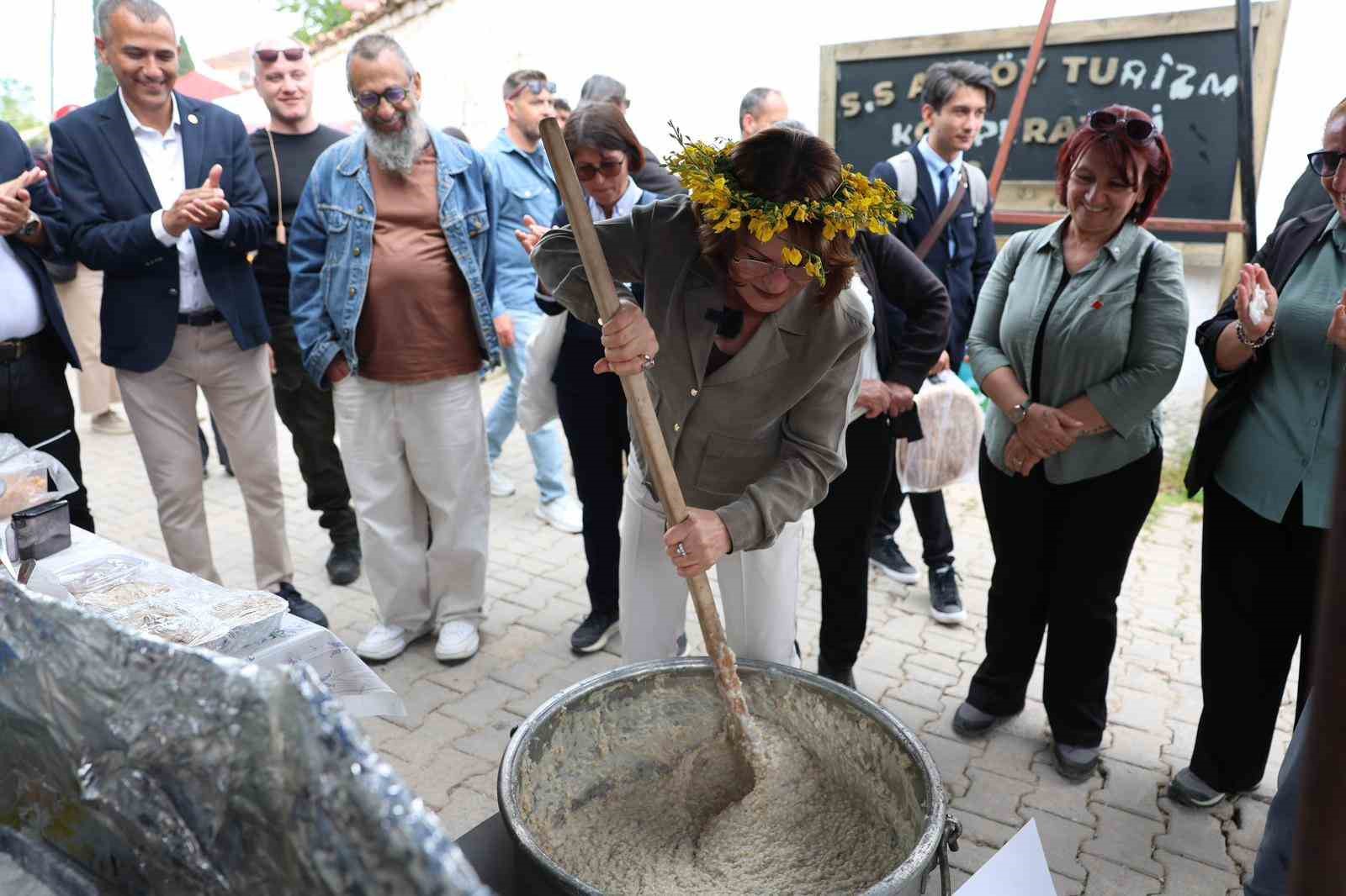 Didim&rsquo;de 2. Ege Lezzetleri Festivali zengin tatlarıyla başladı
