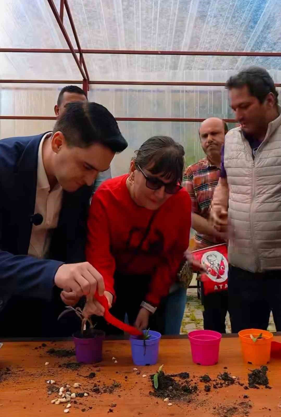 &Uuml;lk&uuml; Ocakları&rsquo;ndan &ouml;zel &ouml;ğrencilerin okuluna 23 Nisan hediyesi sera
