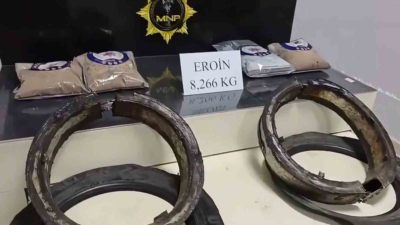 Lastiklere yapılan &ouml;zel b&ouml;lmeden 8 kilo 266 gram eroin &ccedil;ıktı
