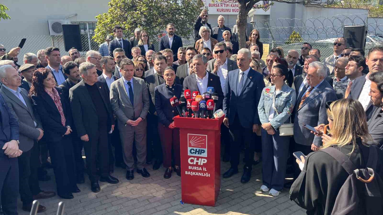 CHP Genel Başkanı &Ouml;zel, tutuklu Mustafa Bozbey&rsquo;i cezaevinde ziyaret etti
