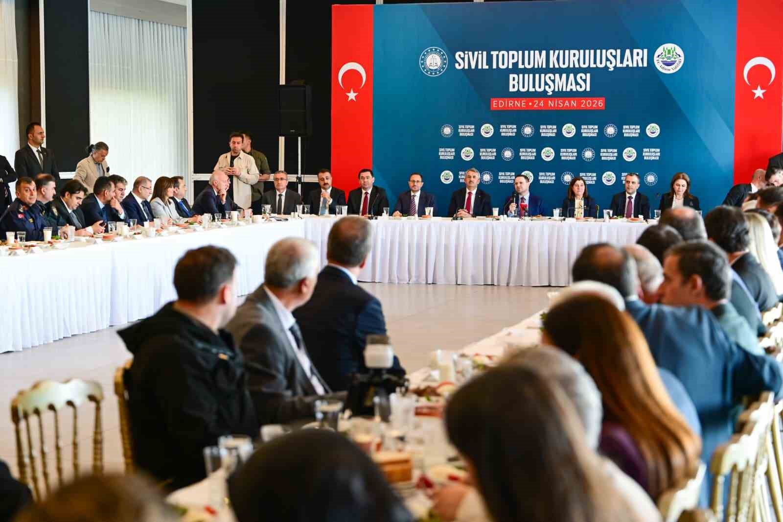 Bakan G&uuml;rlek, Edirne&rsquo;de STK temsilcileriyle bir araya geldi: "Biz il ziyaretlerine &ccedil;ok &ouml;nem veriyoruz"
