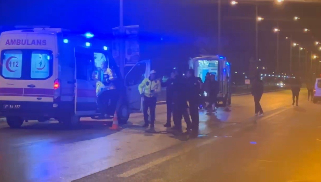 Erzincan&rsquo;da motosiklet ile taksi &ccedil;arpıştı: 2 yaralı
