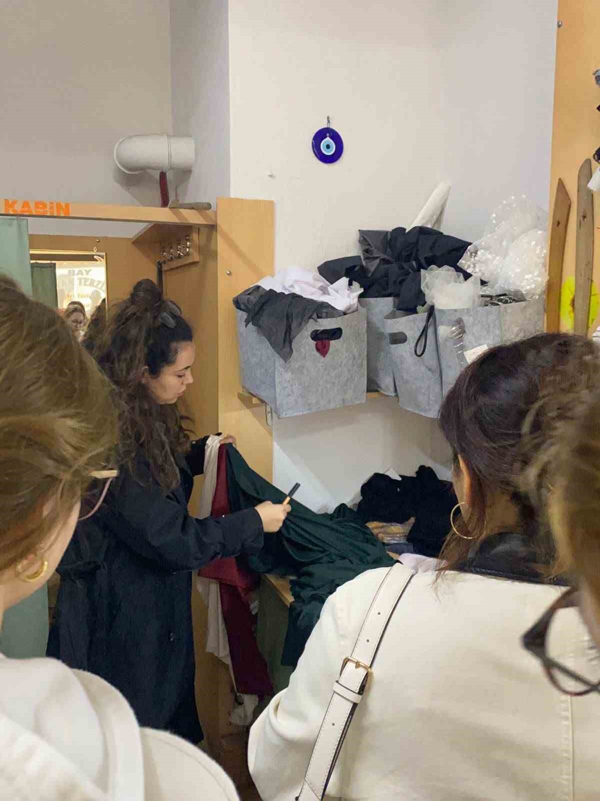 Burhaniye&rsquo;de &rsquo;Atık Kumaşlara Son&rsquo; projesi hayata ge&ccedil;irildi
