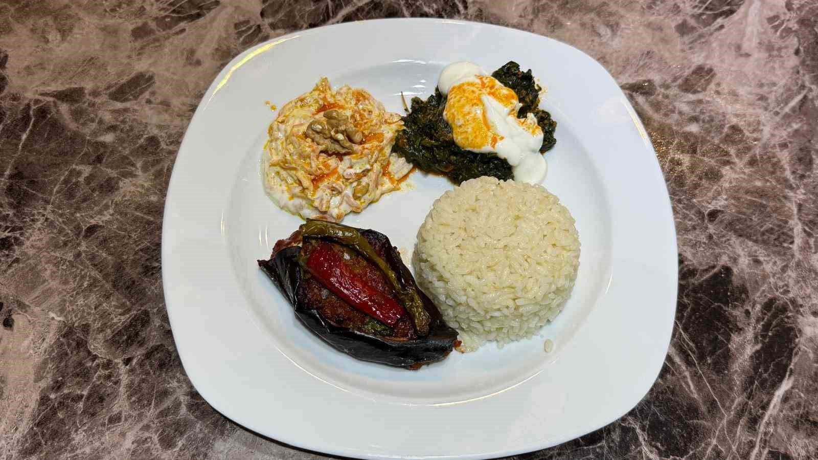 Tescilli Karacadağ pirincini kullanan ev hanımları &lsquo;lezzet&rsquo; ve &lsquo;besin kalitesi&rsquo; farkını anlatı
