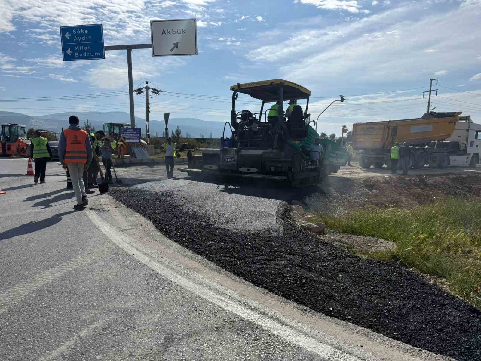 Aydın&rsquo;da 17 il&ccedil;ede eş zamanlı yol seferberliği
