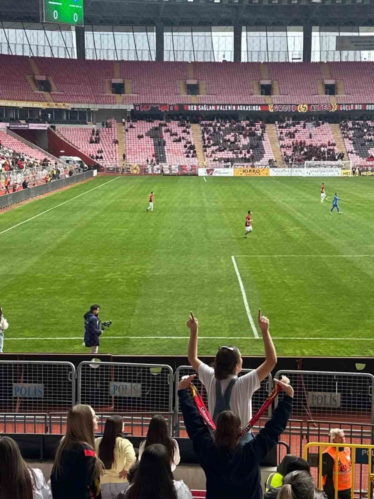 Bilecik&rsquo;te koruma altındaki &ccedil;ocuklar ma&ccedil; heyecanı yaşadı
