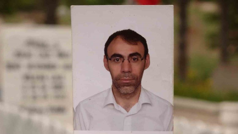 G&ouml;revi esnasında &ouml;ld&uuml;r&uuml;len veteriner hekim, kabri başında meslektaşları tarafından anıldı
