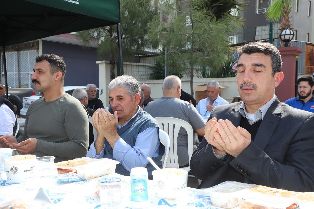 Mersin&rsquo;de hayatını kaybeden itfaiyeci &Ccedil;elikkaya yıl d&ouml;n&uuml;m&uuml;nde anıldı
