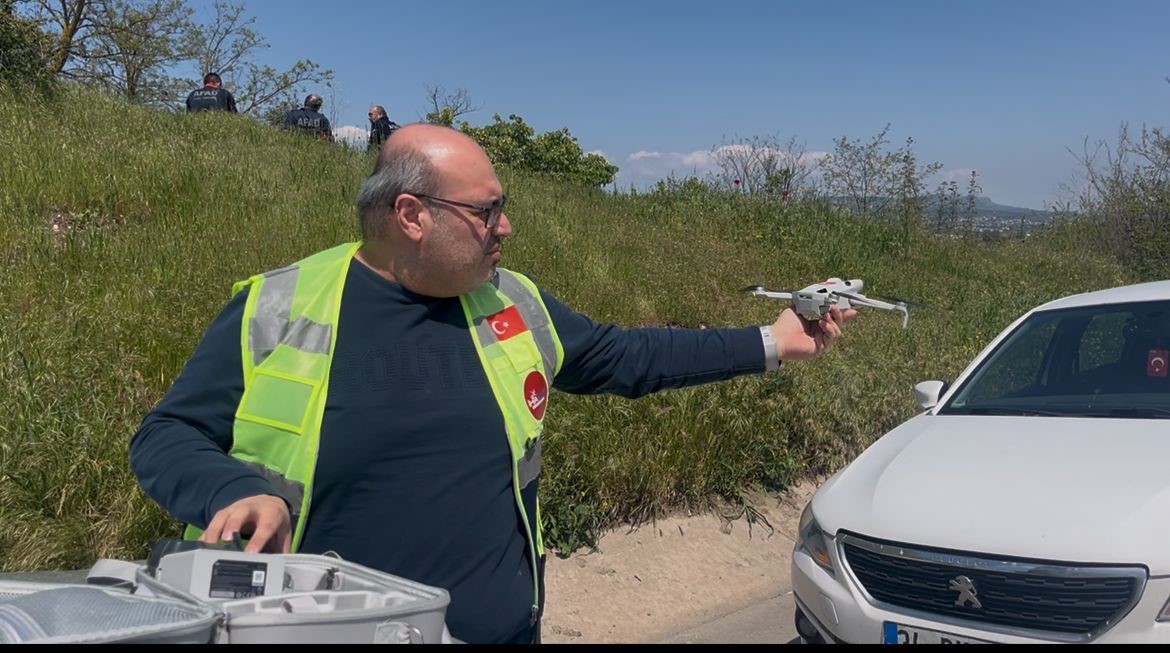 "Otoyola 5 yaşında çocuk bırakıldı" ihbarı ekipleri alarma geçirdi
