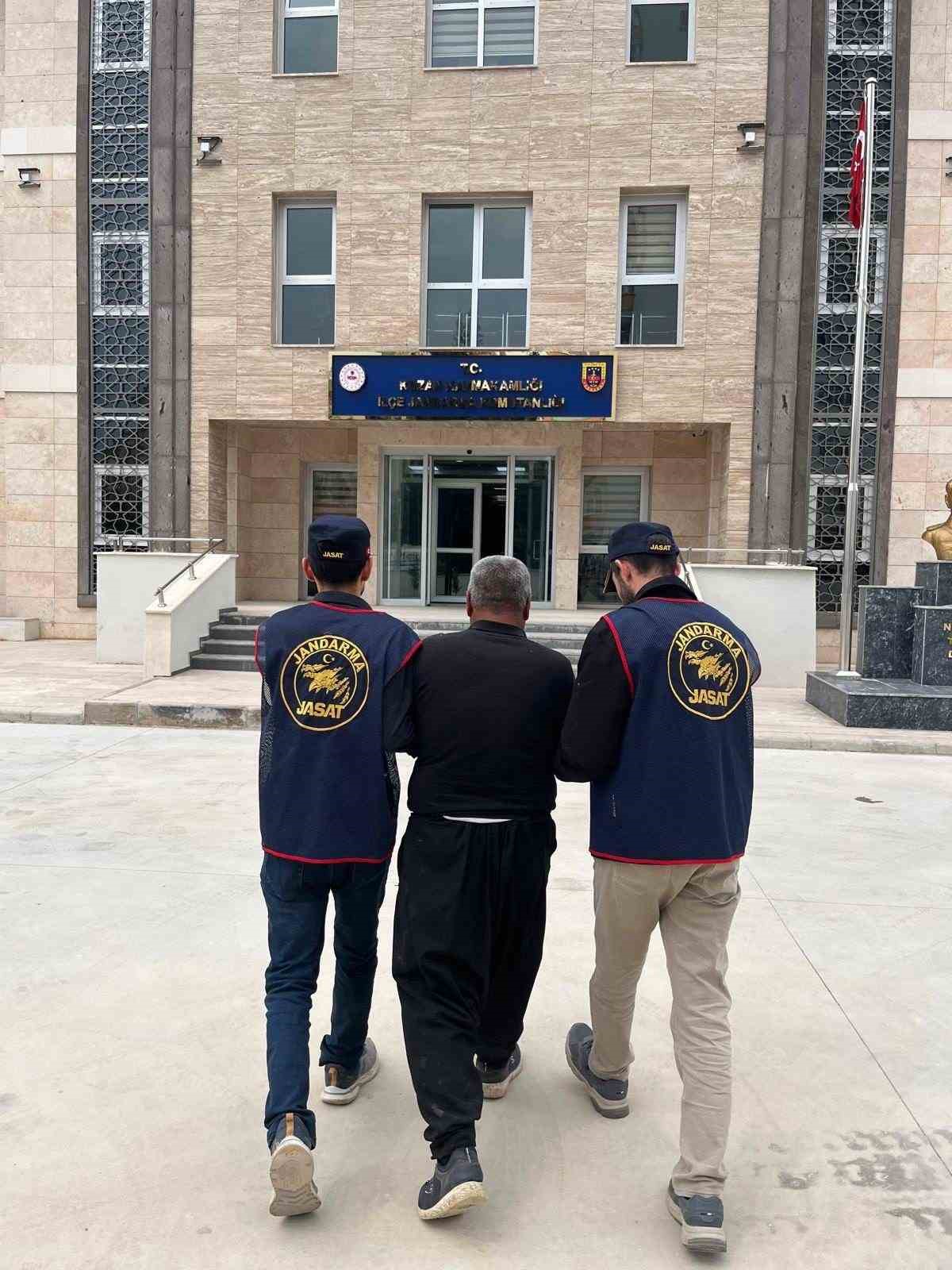 Kesinleşmiş hapis cezalarıyla aranan 7 h&uuml;k&uuml;ml&uuml; yakalandı
