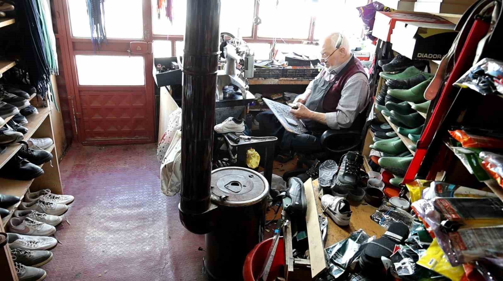 K&uuml;&ccedil;&uuml;k barakada 62 yıllık emekle 4 &ccedil;ocuğunu evlendirip, evini, arabasını aldı
