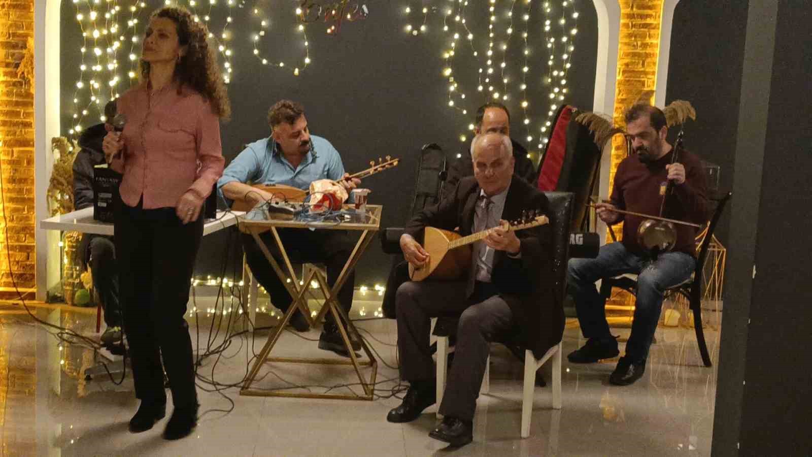 Eskişehir&rsquo;de kadın zeybeklerin &rsquo;Meşk Gecesi&rsquo; g&uuml;zel ge&ccedil;ti
