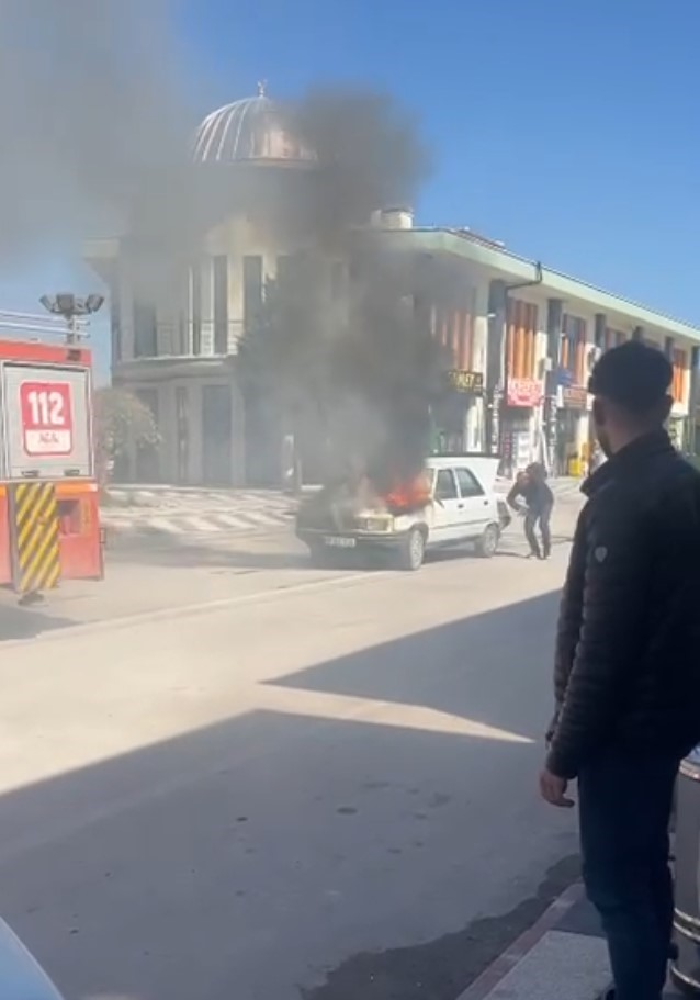 Seyir halindeki ara&ccedil;ta yangın paniği
