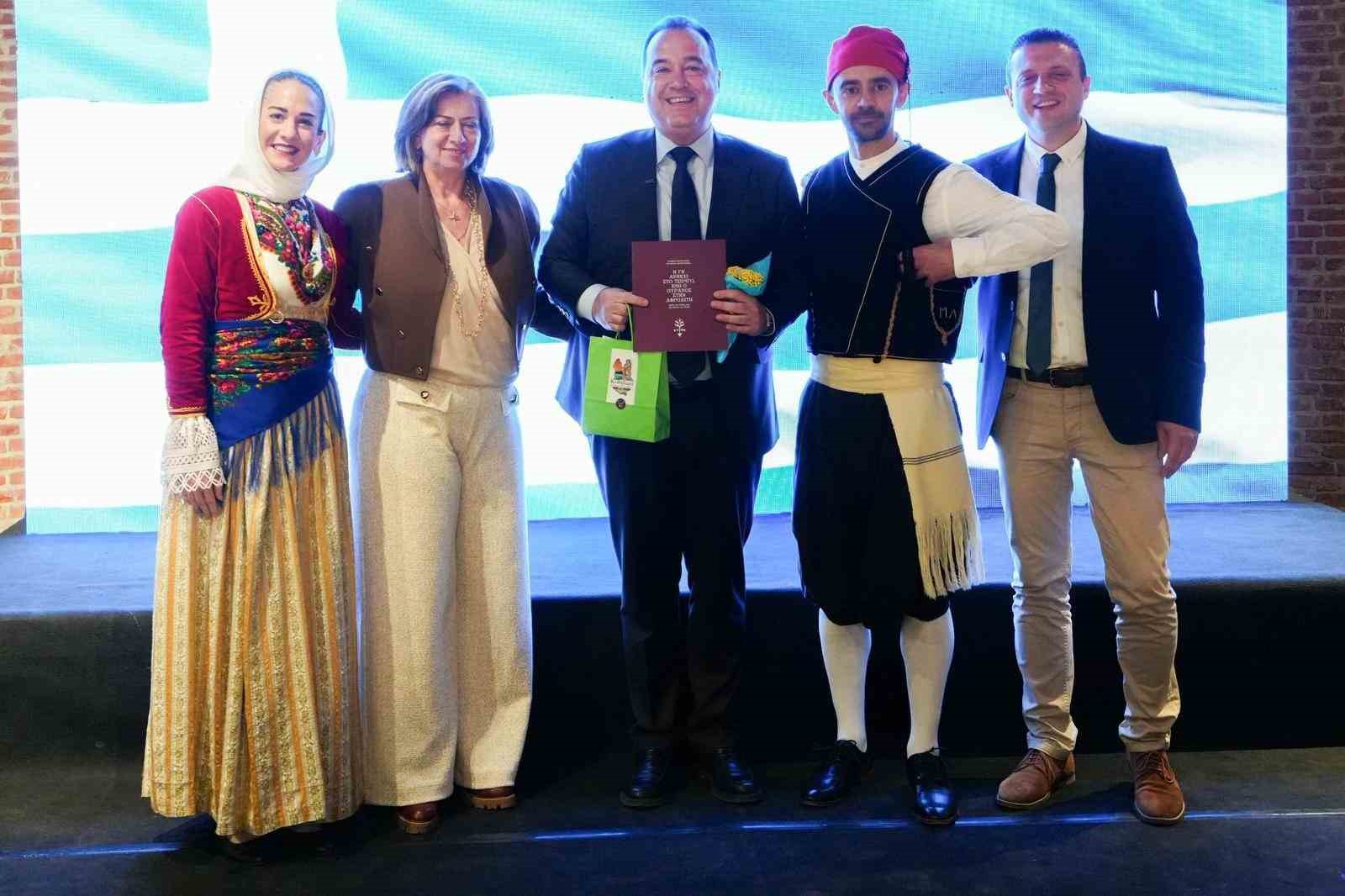 Mesir Festivali&rsquo;nde d&uuml;nya k&uuml;lt&uuml;rleri Manisa&rsquo;da buluştu
