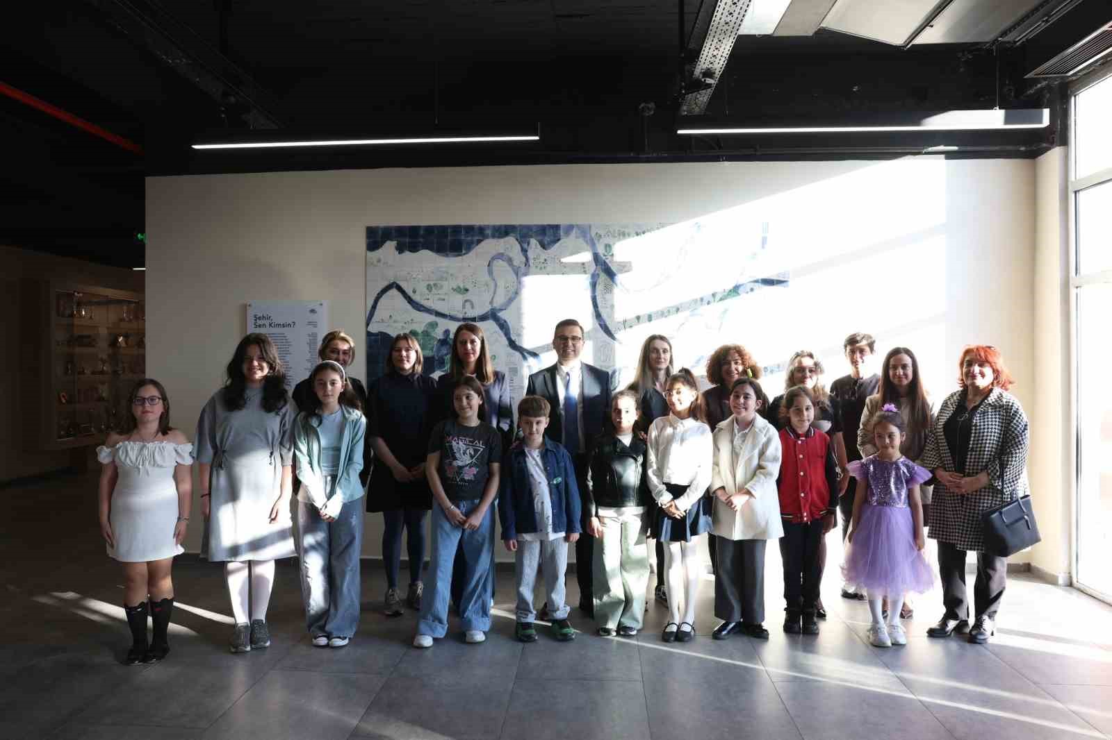 Şehrin hikayesini Nil&uuml;ferli &ccedil;ocuklar &ccedil;izdi
